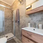Modern 1-br Steps From Spinola Bay San Julián