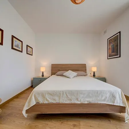 Apartment Modern 1-br Steps From Spinola Bay Saint Julian's