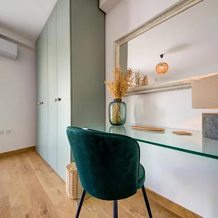 Modern 1-br Steps From Spinola Bay Apartment Saint Julian's